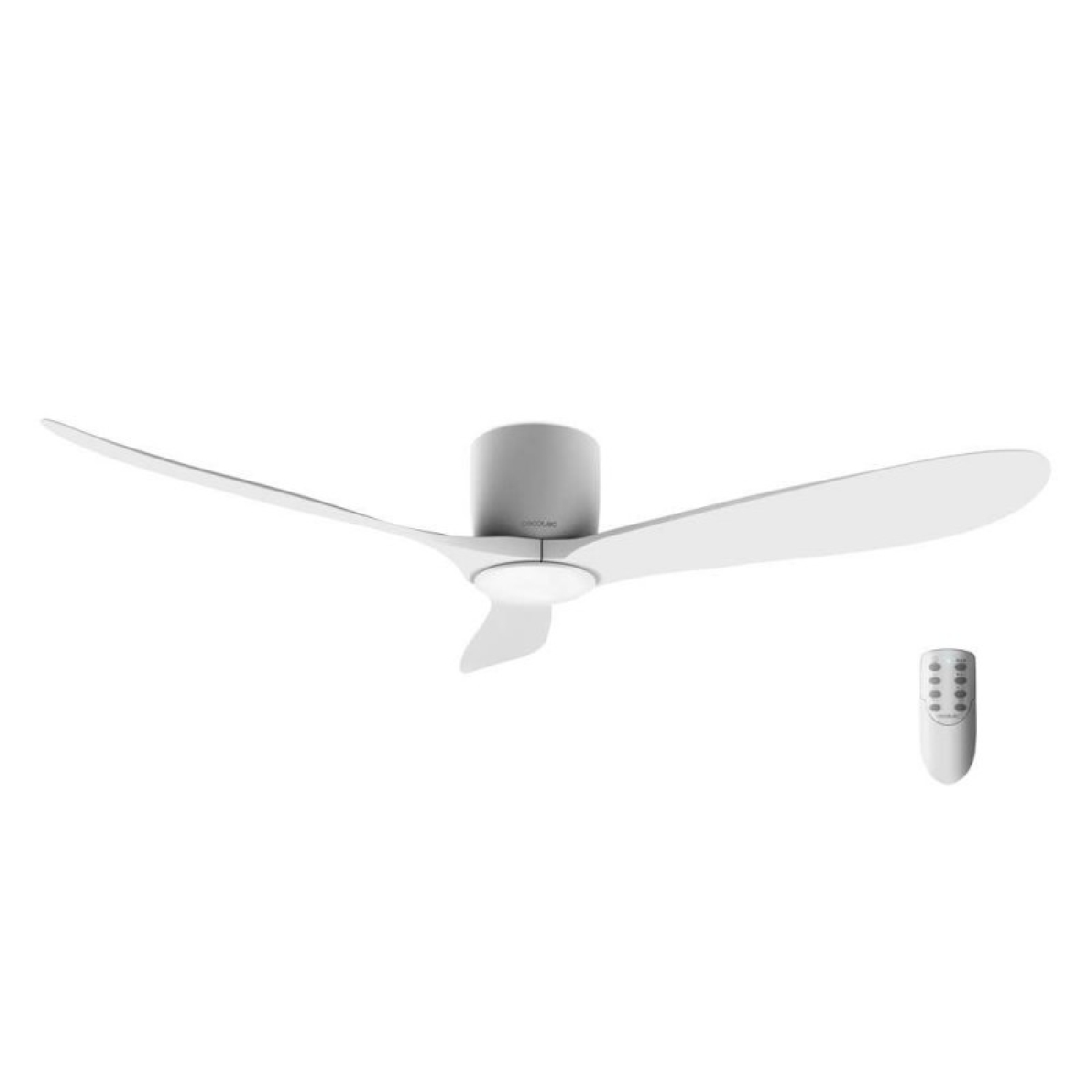 Un ventilatore da soffitto bianco con tre pale e un telecomando. La ventola è centrata su uno sfondo bianco.