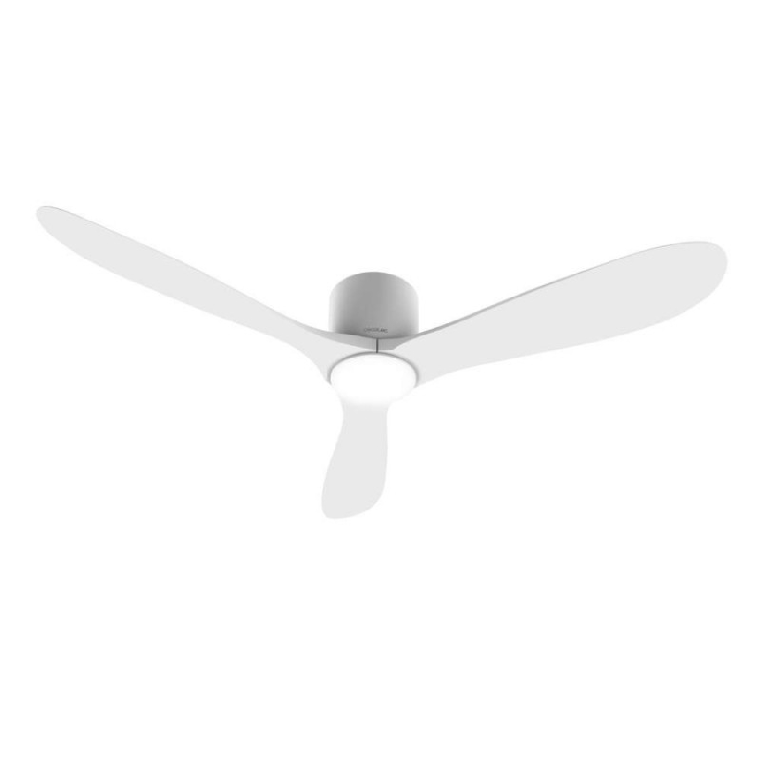 Un ventilatore da soffitto bianco con tre pale e una lampada centrale. Il ventilatore è su sfondo bianco.