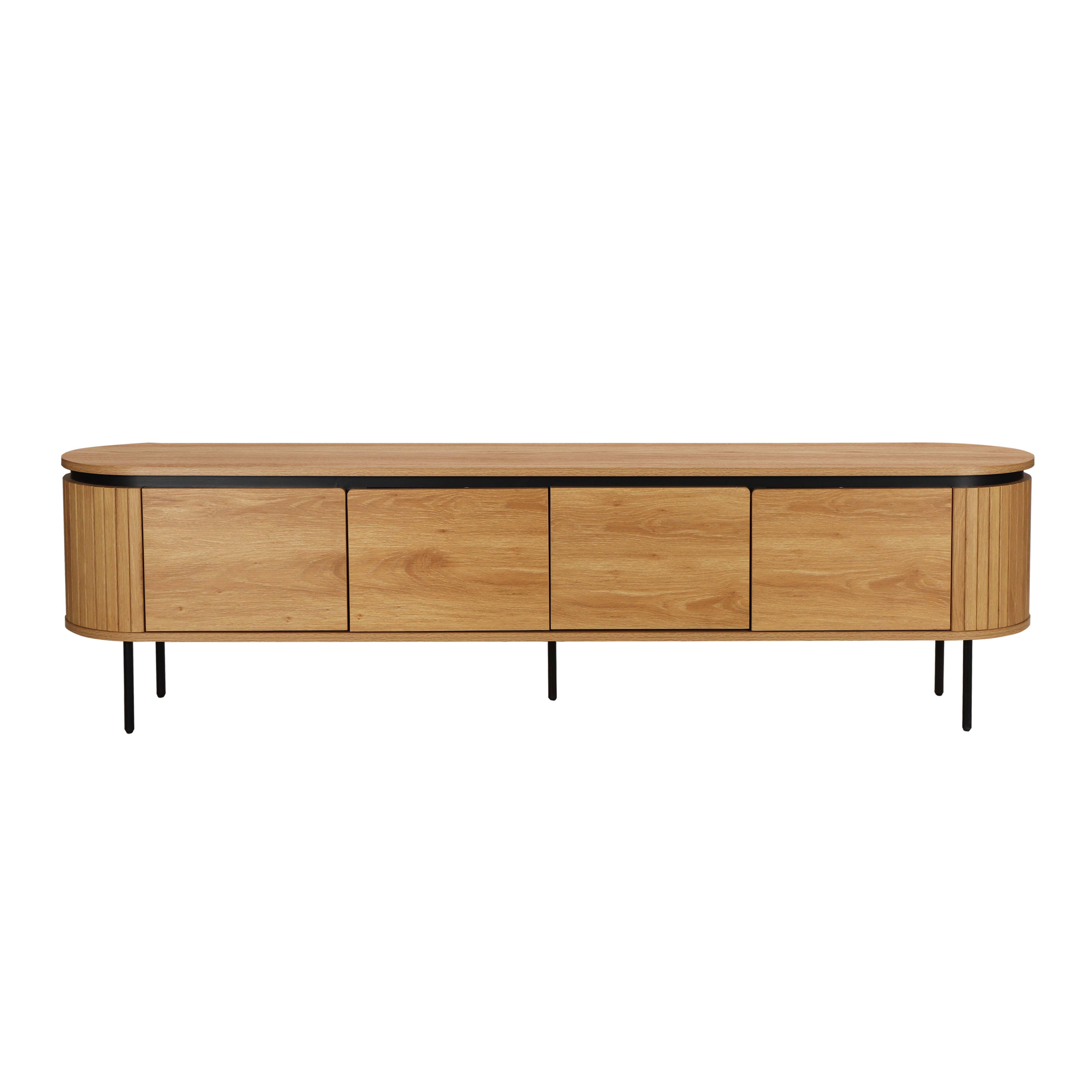 Holzschrank mit vier Türen, schwarzem Zierrat und Beinen, vor weißem Hintergrund.