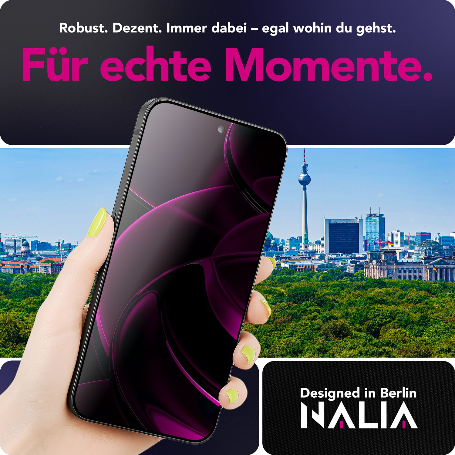 Une main tient un téléphone avec un design violet, Berlin en arrière-plan. Le texte dit 'Für echte Momente.' et 'Designed in Berlin NALIA'.