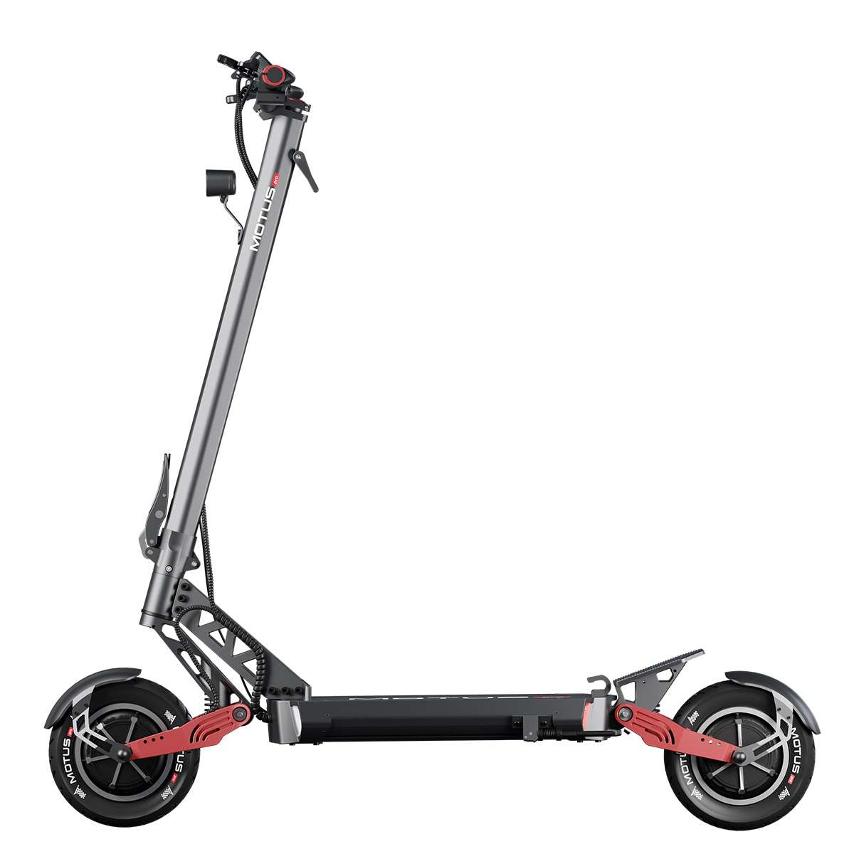Pokazano srebrno-czerwony skuter elektryczny. Ma czarne koła, składaną konstrukcję i widoczną markę 'MOTUS'.