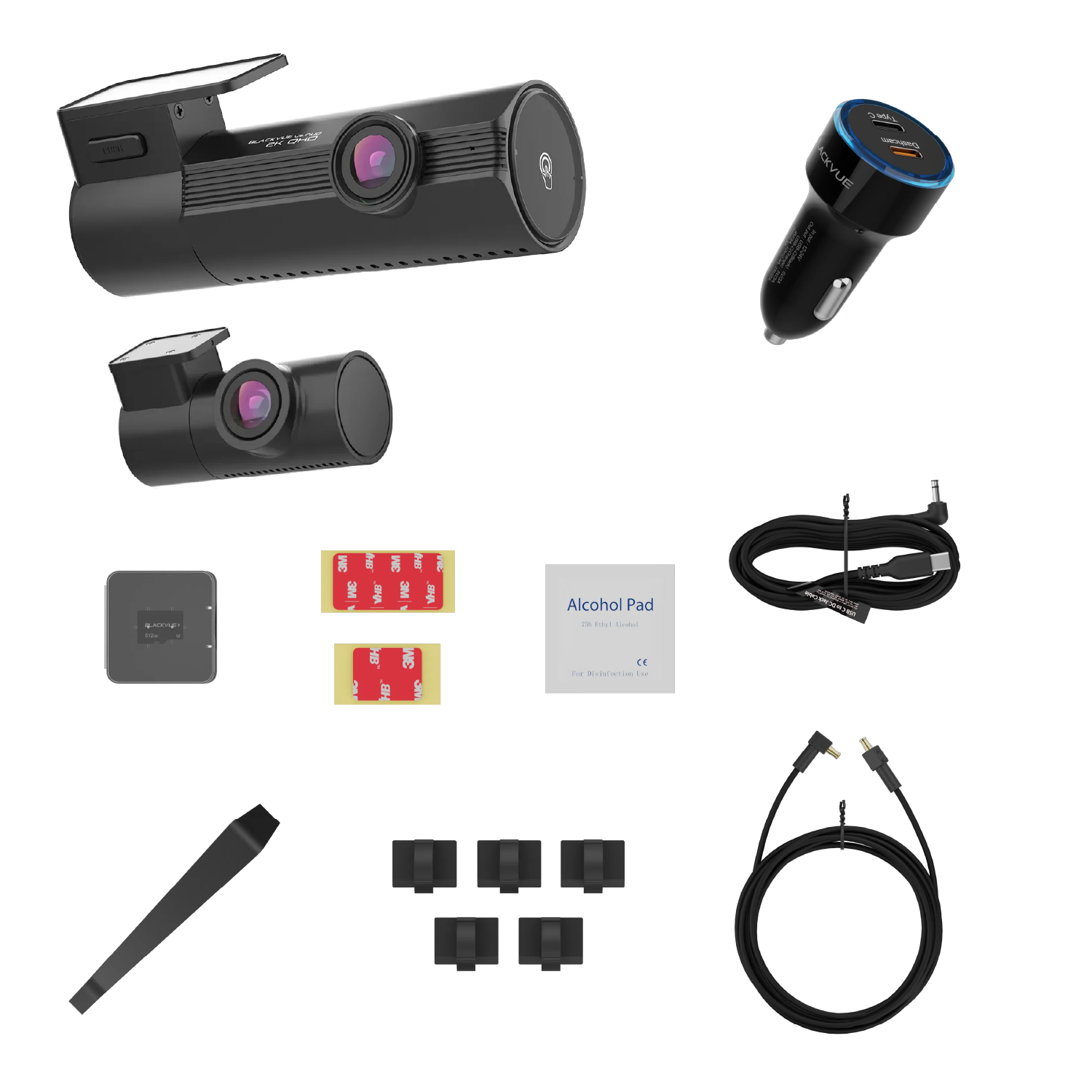 Een verzameling dashcam-accessoires: camera's, oplader, kabels, alcoholdoekje, montageclips en plakpads. Alles op een witte achtergrond.