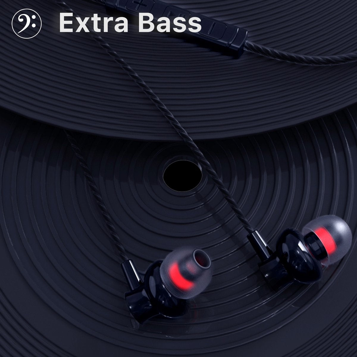 Zwarte oortelefoons met rode accenten op een donker, getextureerd oppervlak. Tekst 'Extra Bass' zichtbaar.