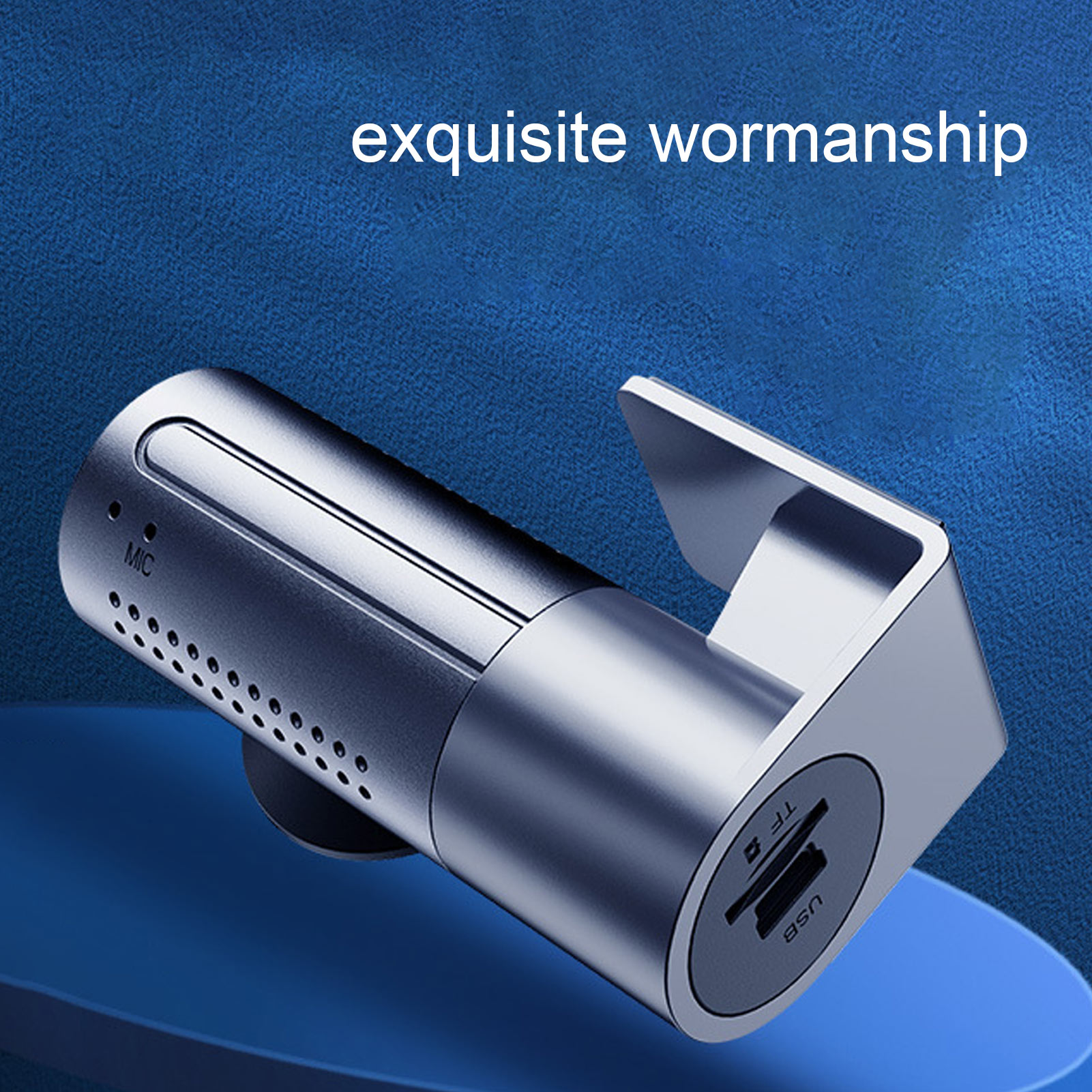 Ein silbernes Gerät mit Schlitzen und Text 'MIC', 'TF' und 'USB' vor blauem Hintergrund. Der Text 'exquisite wormanship' erscheint oben.