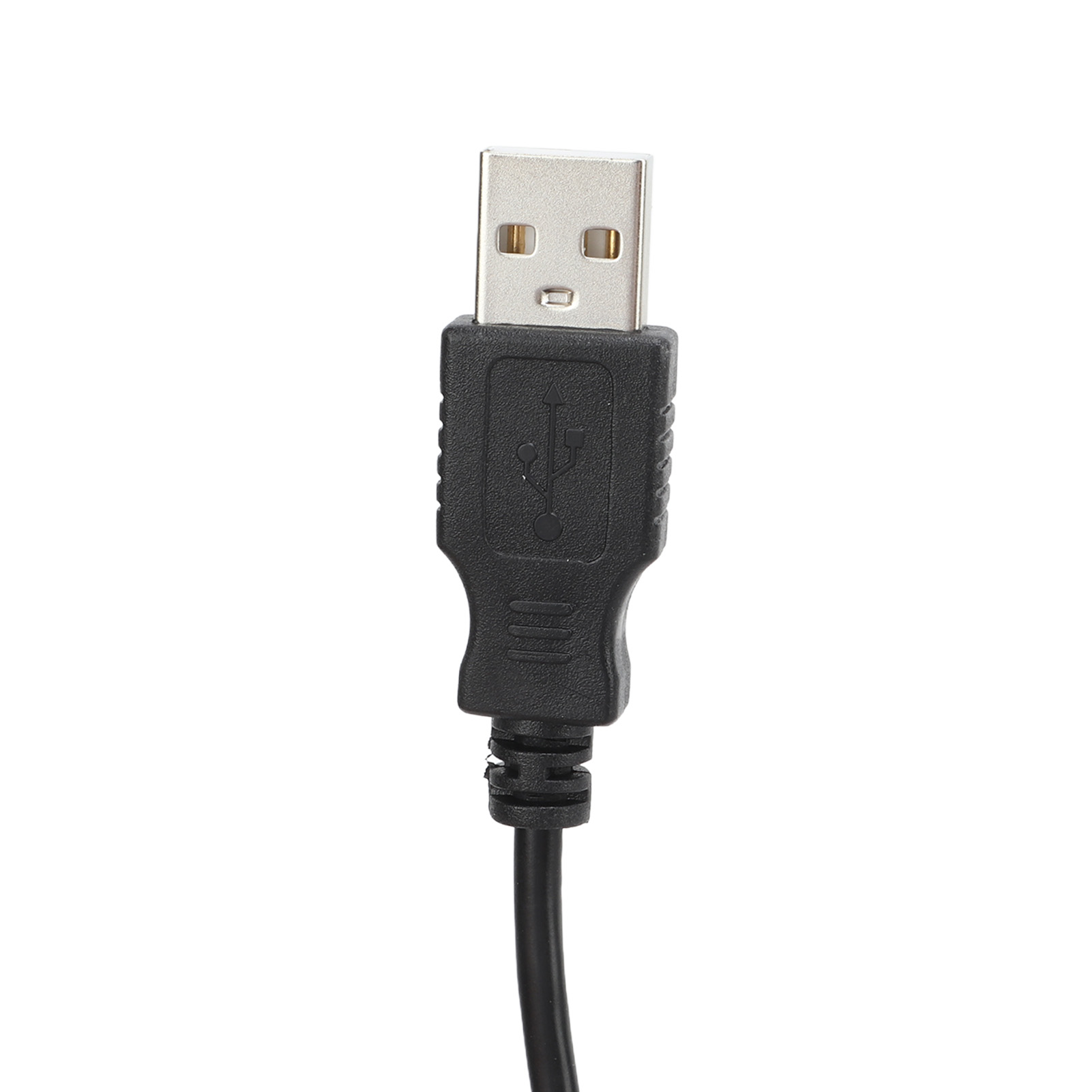 Nahaufnahme eines USB-Kabels. Der USB-Anschluss ist silberfarben, das Kabel und die Basis des Anschlusses sind schwarz, isoliert auf weißem Hintergrund.