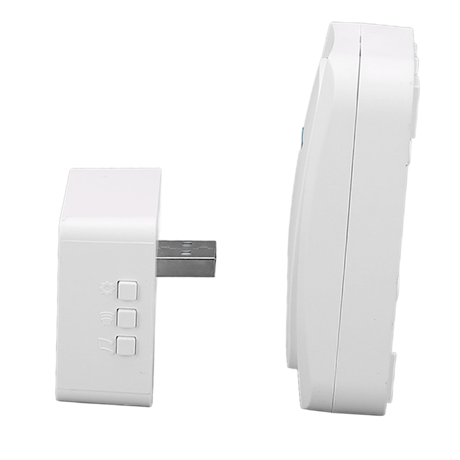 Zwei weiße elektronische Geräte. Eines hat einen USB-Anschluss, das andere ist größer. Beide stehen auf weißem Hintergrund.