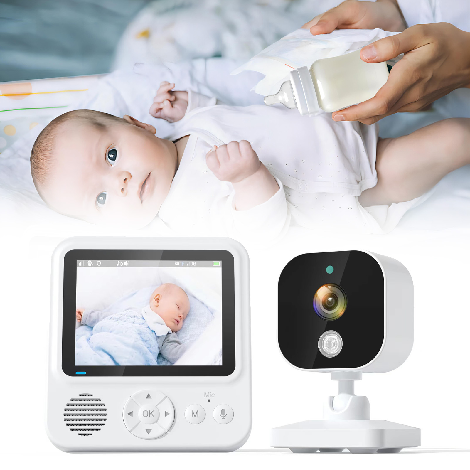 Baby in weißem Strampler und Monitor mit schlafendem Baby auf dem Bildschirm. Kamera rechts. Hände halten Flasche.