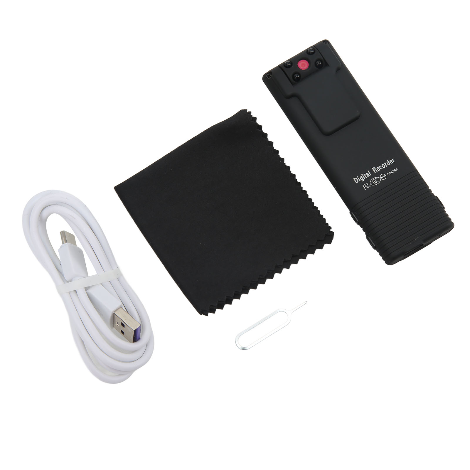 Schwarzer Digitalrekorder mit Zubehör: USB-Kabel, Reinigungstuch und SIM-Karten-Pin, alles auf weißer Oberfläche.