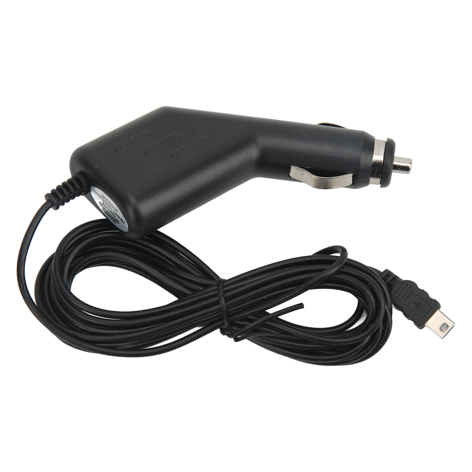 Ein schwarzes Autoladegerät mit einem aufgerollten schwarzen Kabel und einem Micro-USB-Anschluss. Weißer Hintergrund.