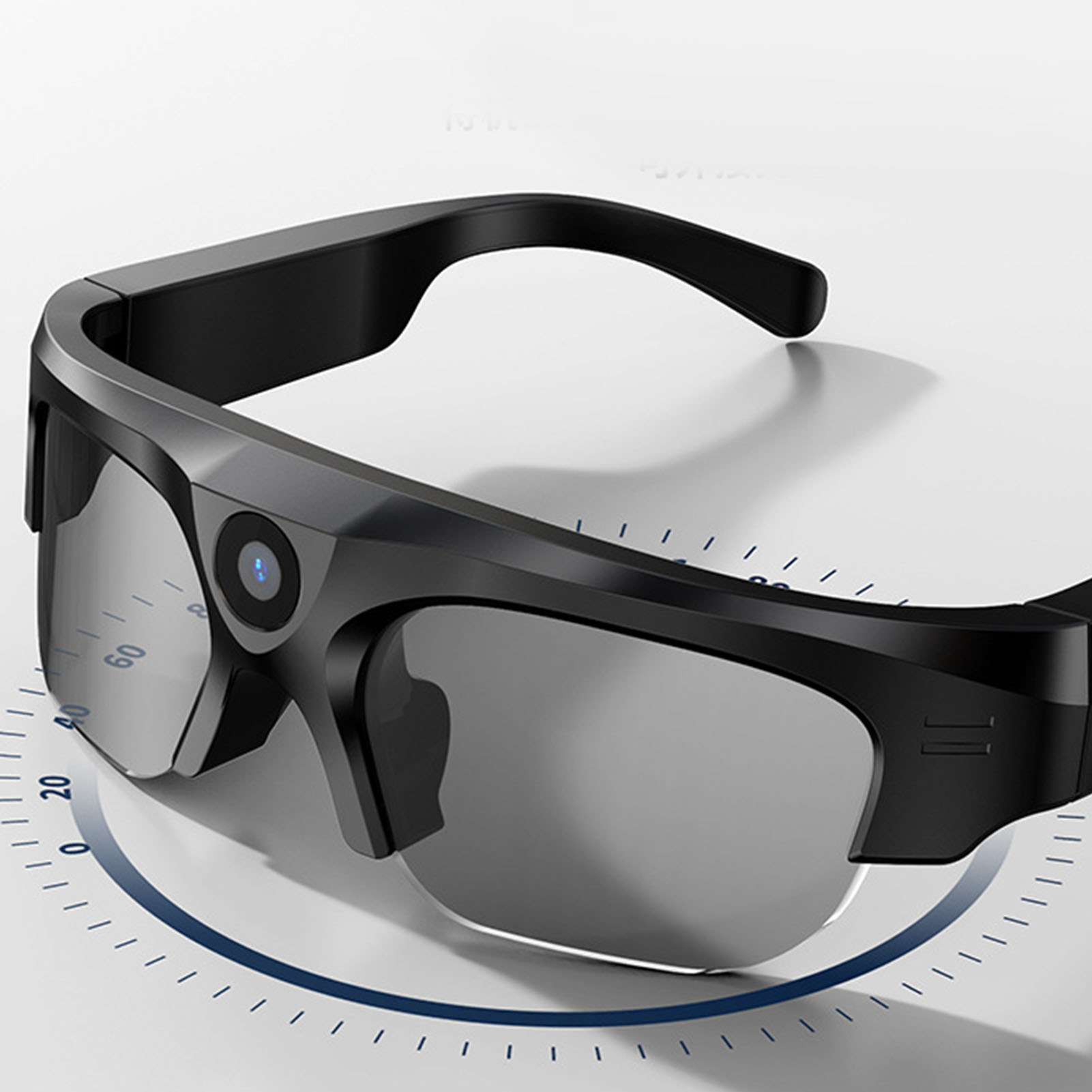 Schwarze Smart Glasses mit reflektierenden Gläsern, einer Kamera und einem Zeitmessungsdesign. Ein blauer Kreis zeigt die Zeit an.