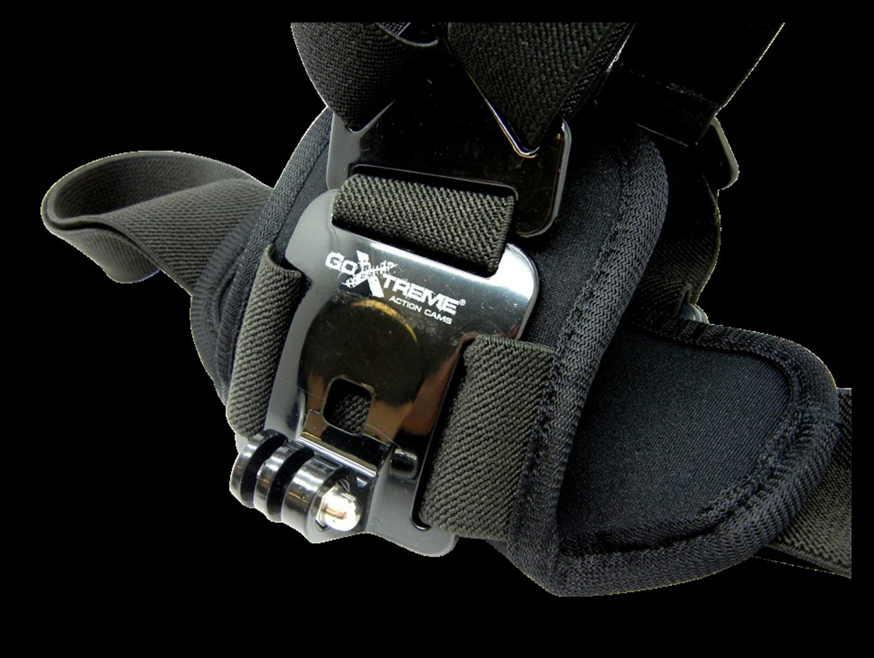 Schwarzer Brustgurt mit Metallschnalle und Action-Cam-Halterung. Das Logo 'Go Xtreme' ist sichtbar.