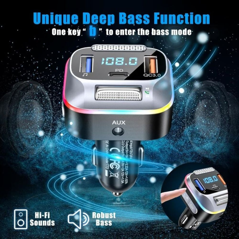 Auto-Ladegerät mit Anzeige 108.0. USB- und AUX-Anschlüsse. Text weist auf eine einzigartige Tiefbassfunktion hin.