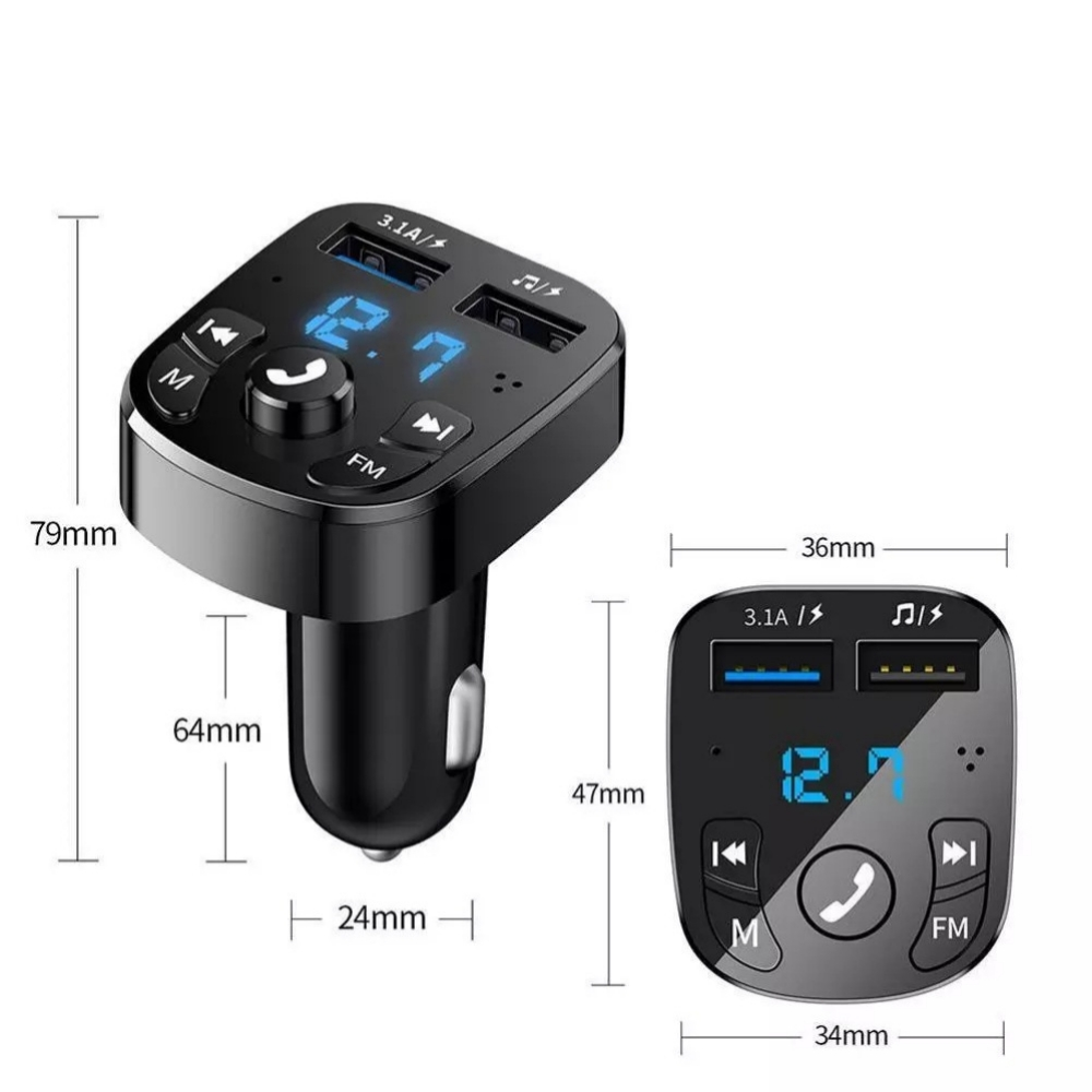 Schwarzes Autoladegerät mit USB-Anschlüssen und Digitalanzeige, die die Spannung anzeigt. Abmessungen sind angegeben.