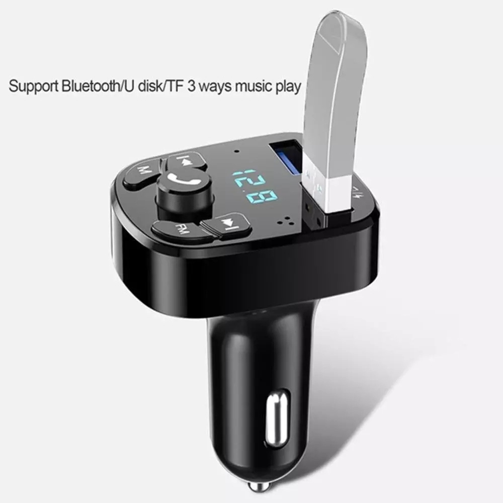 Schwarzer Auto-FM-Transmitter mit eingestecktem USB-Laufwerk. Anzeige zeigt 12,8. Tasten zur Steuerung. Bluetooth, U-Disk, TF-Musikwiedergabe.