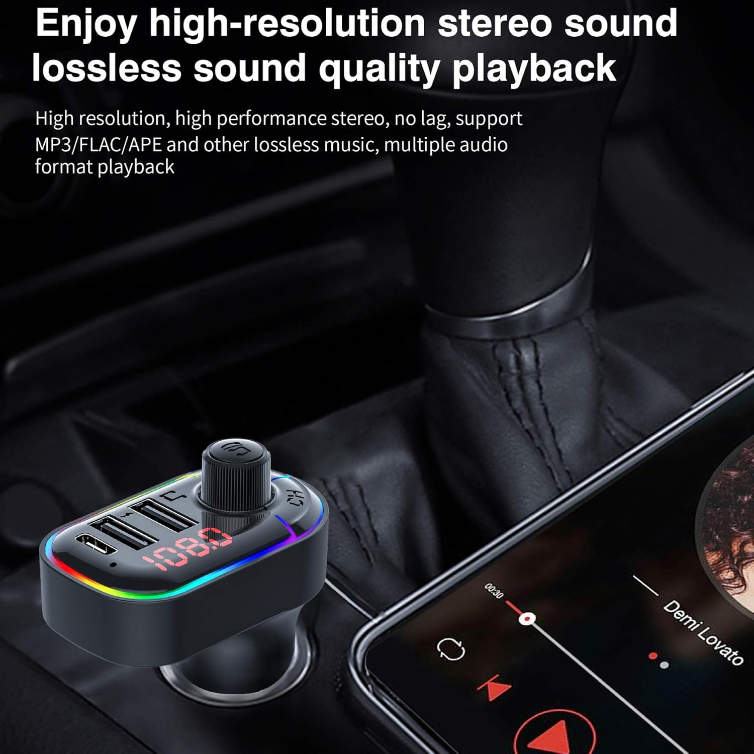 Ein schwarzes Gerät mit Digitalanzeige 108.0 neben einem Smartphone mit Musik-Player-Oberfläche.