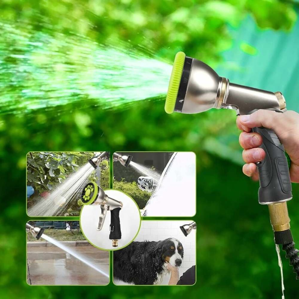 Eine Hand hält einen silbernen und schwarzen Wassersprüher, der Wasser versprüht. Kleinere Bilder zeigen die Verwendung des Sprühers, einschließlich der Hundewäsche.