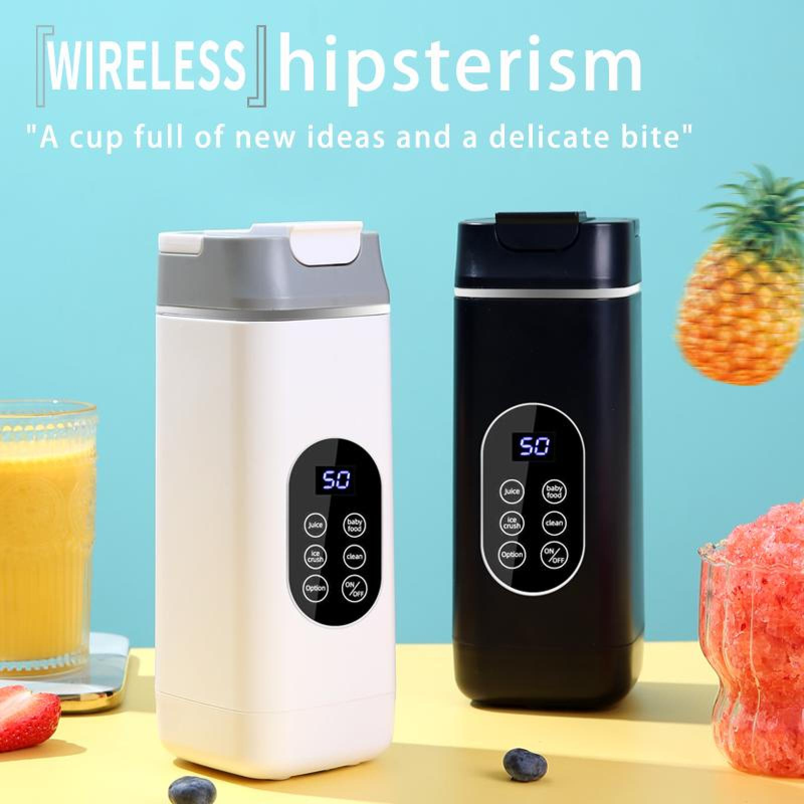 Zwei Mixer, einer weiß und einer schwarz, mit Bedienfeldern. Ein Glas Saft und eine Ananas sind sichtbar.