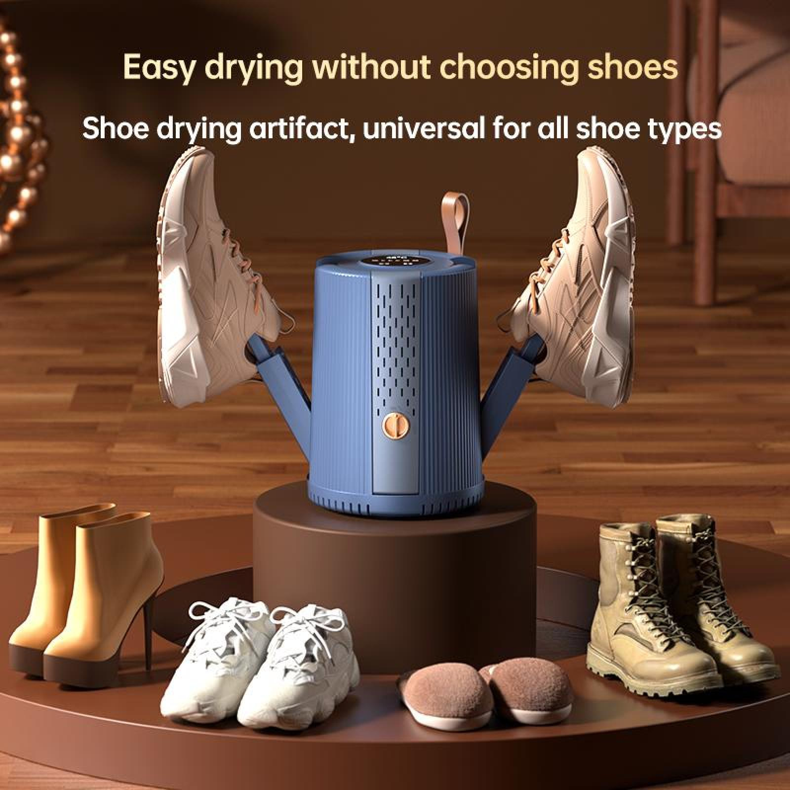 Ein Schuhtrockner mit Schuhen und Stiefeln drumherum. Ein blauer Trockner steht in der Mitte. Schuhe sind im Hintergrund.