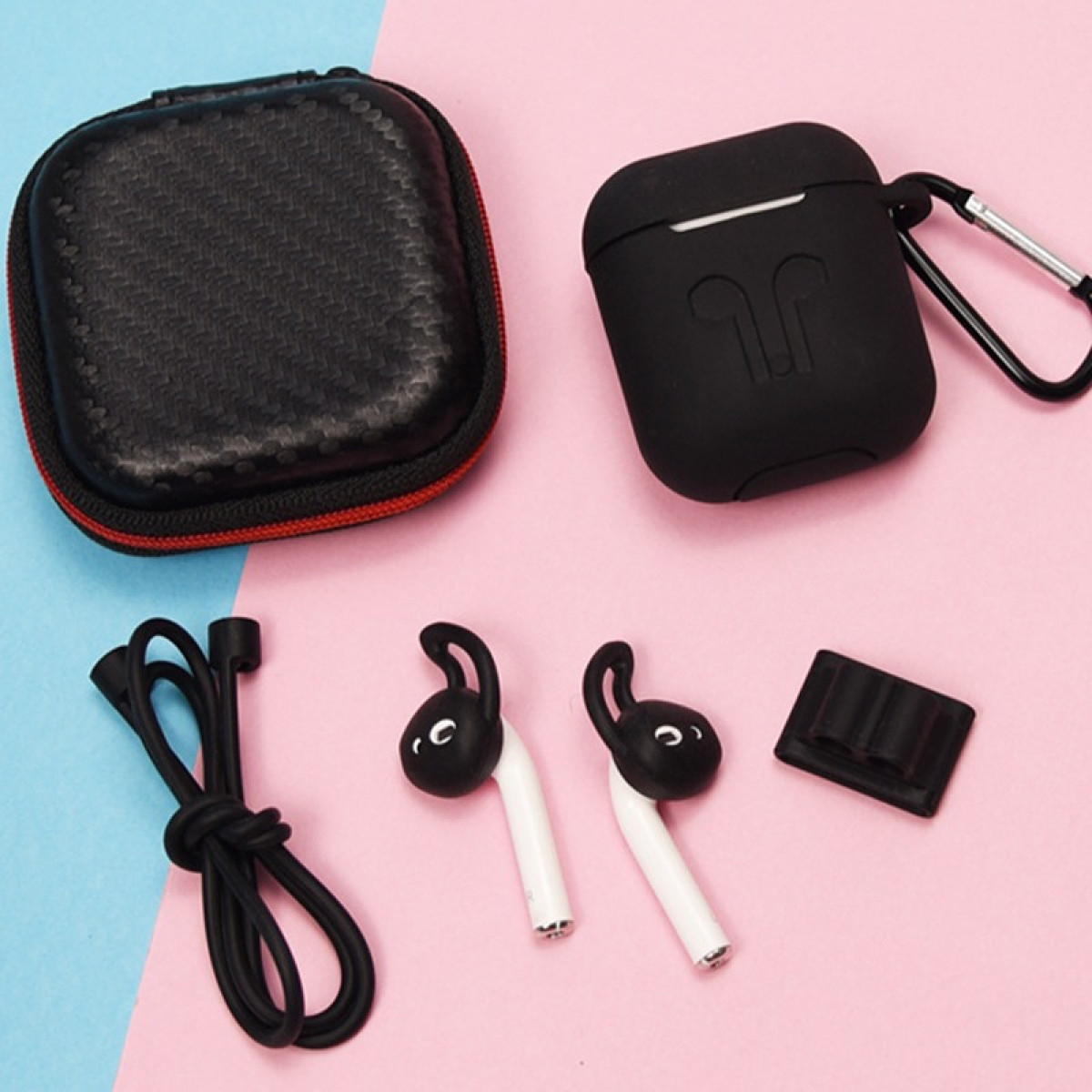 Funda negra para AirPods, accesorios para auriculares y una funda de transporte negra sobre fondo rosa y azul.