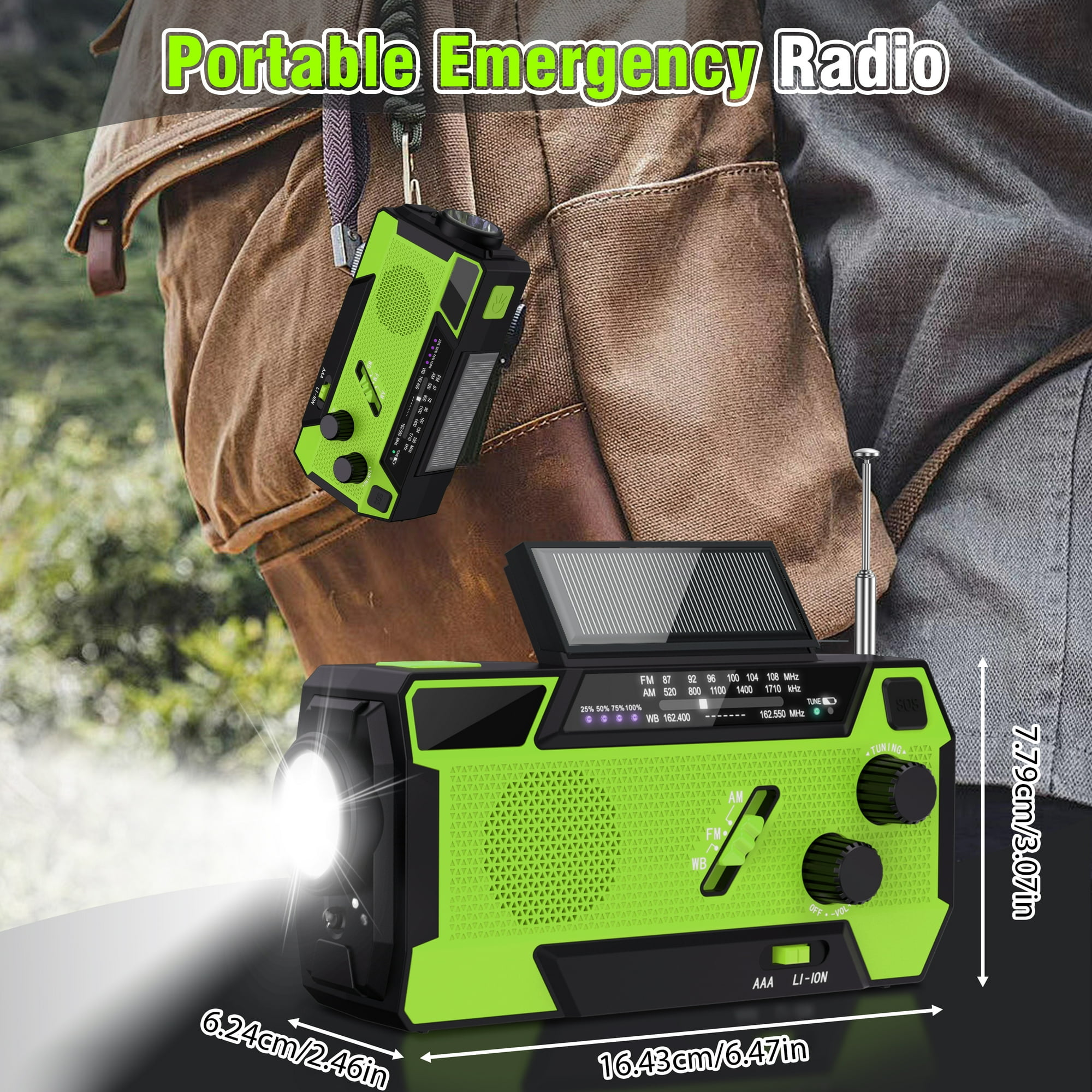 Ein grünes und schwarzes Notfallradio mit Taschenlampe, an einem Rucksack befestigt. Abmessungen werden angezeigt.