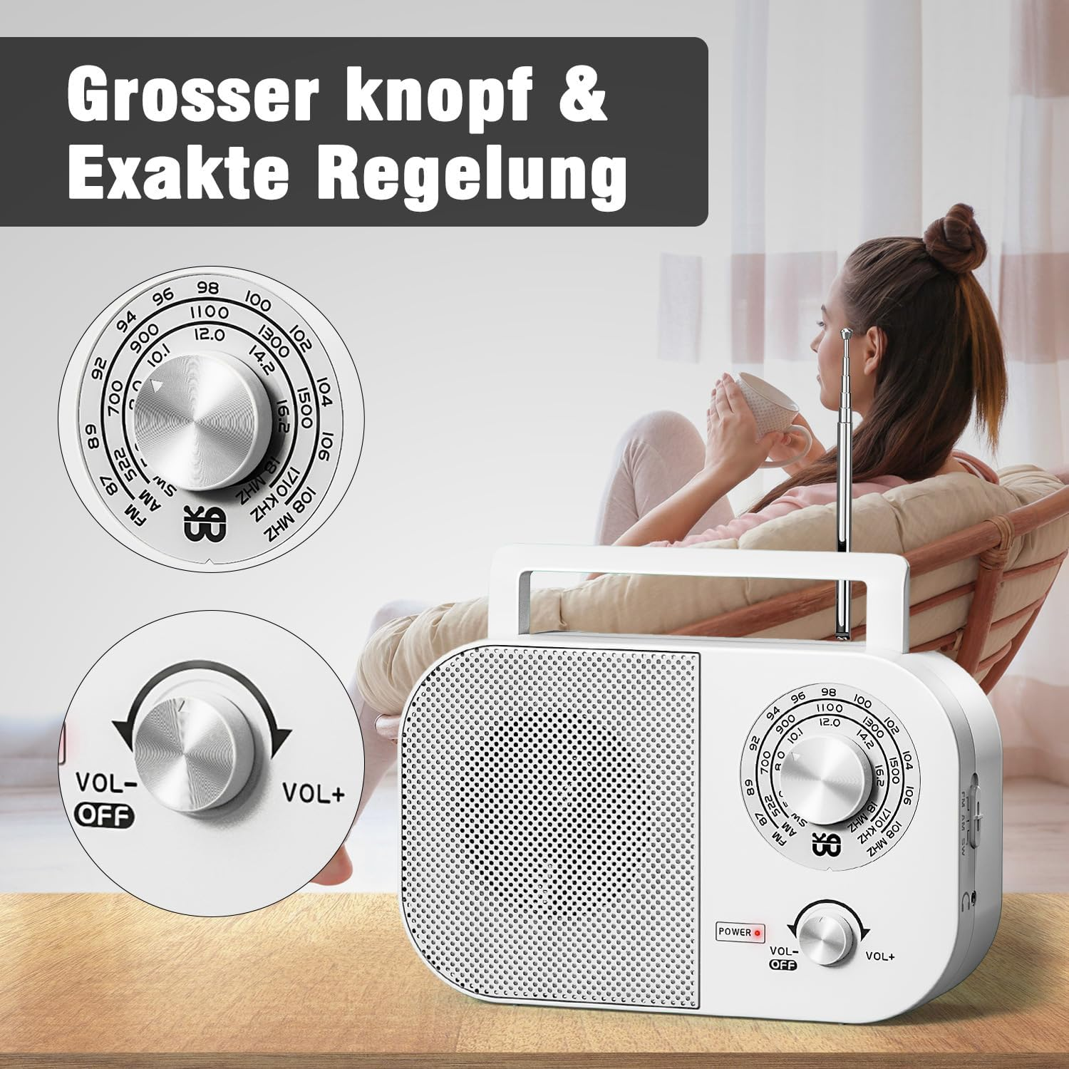 Ein weißes Radio mit einer Frau im Hintergrund. Das Radio hat einen Griff und ein Zifferblatt. Oben steht 'Grosser knopf & Exakte Regelung'.