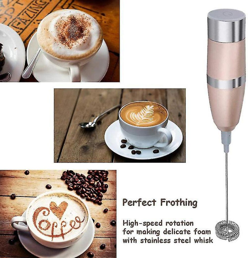 Das Bild zeigt verschiedene Kaffeetassen mit Latte Art, Kaffeebohnen und einen Milchaufschäumer. Der Text lautet 'Perfect Frothing'.