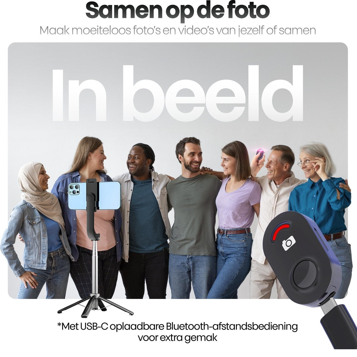 A group of people pose for a photo with a phone on a tripod. A remote is in the foreground. Text says 'Samen op de foto'.