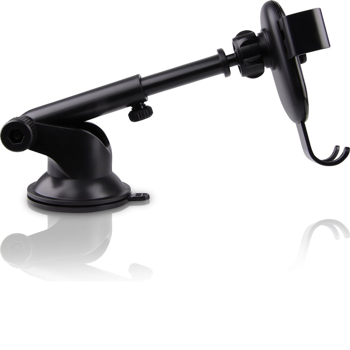 Een zwarte telefoonhouder voor in de auto, schuin, met zuignapbasis, verstelbare arm en telefoongrip. Op een witte achtergrond.