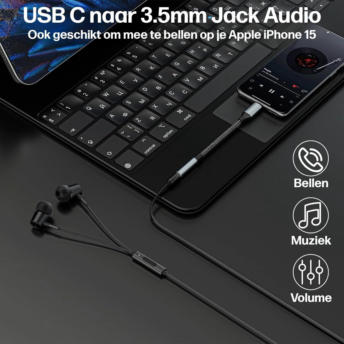 Zwarte laptop met telefoon met muziekbediening, verbonden via een USB-C naar 3,5 mm jack-kabel, oortelefoons en pictogrammen voor bellen, muziek en volume.