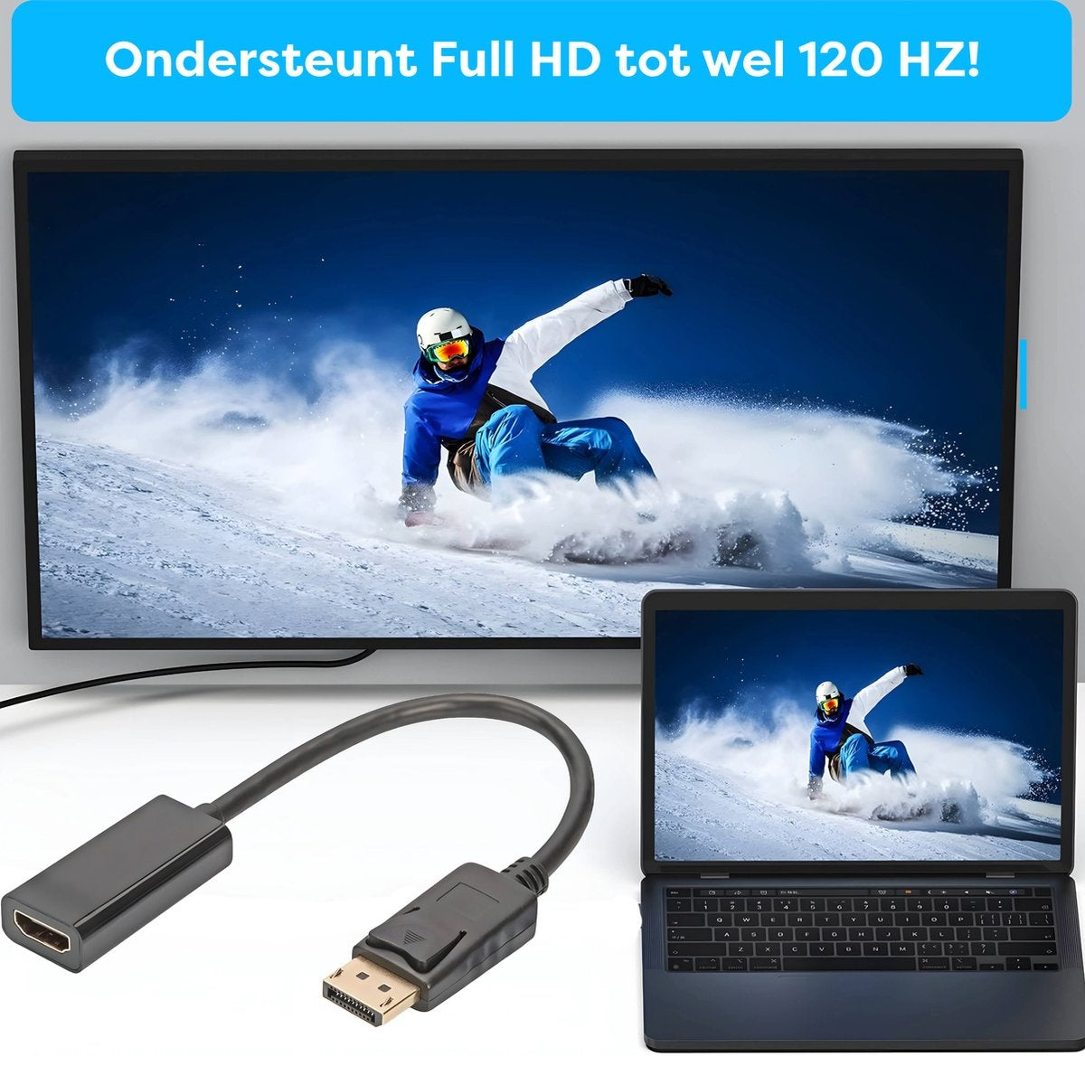Een tv en een laptop tonen een snowboarder. Een zwarte adapterkabel staat op de voorgrond.