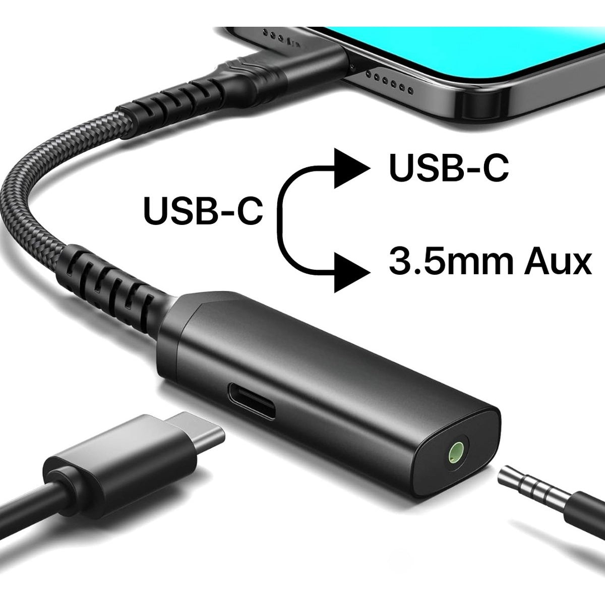 Een zwarte USB-C-adapter met een USB-C-kabel aangesloten op een telefoon. Labels tonen USB-C en 3,5 mm Aux.