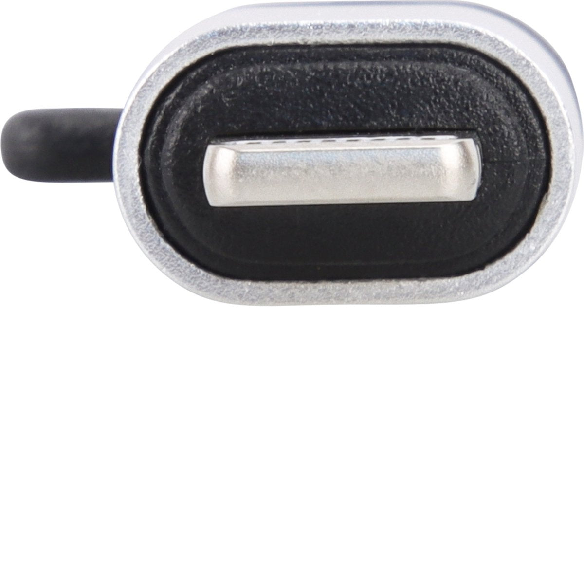 Close-up van een USB-C-connector. De connector is zilverkleurig met een zwart interieur en een zilverkleurig metalen stuk in het midden.