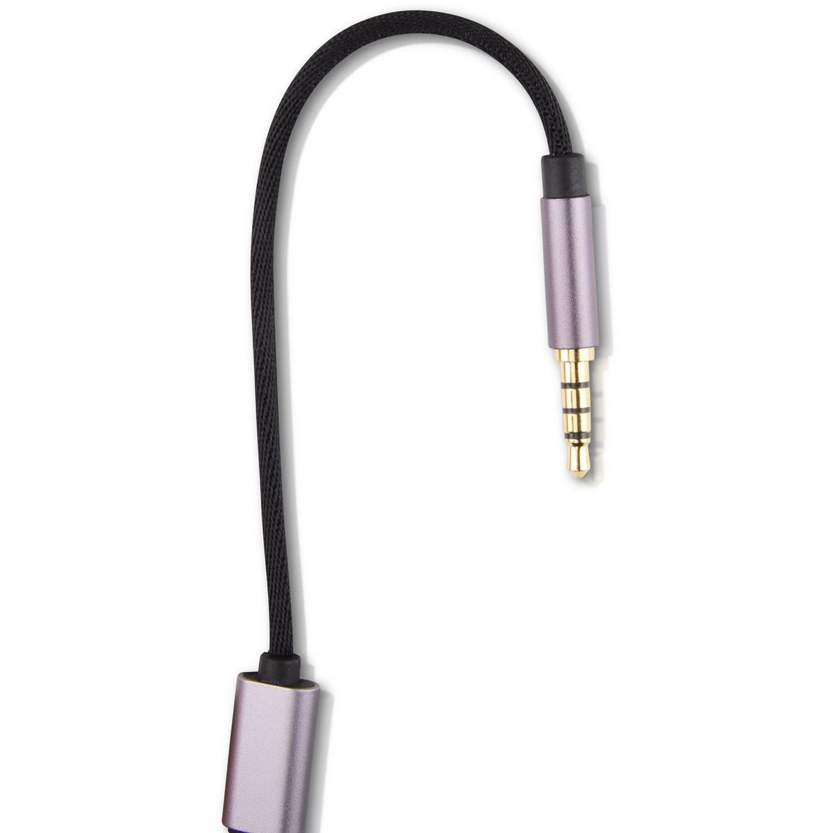Een koptelefoonadapter met zwarte kabel en zilveren connectoren. De jack is goudkleurig en heeft meerdere segmenten.