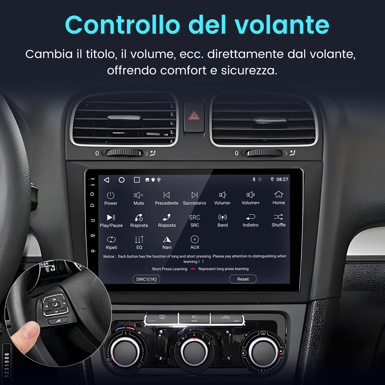 Cruscotto dell'auto con comandi di navigazione e volante con pulsanti. Una mano indica un pulsante del volante.