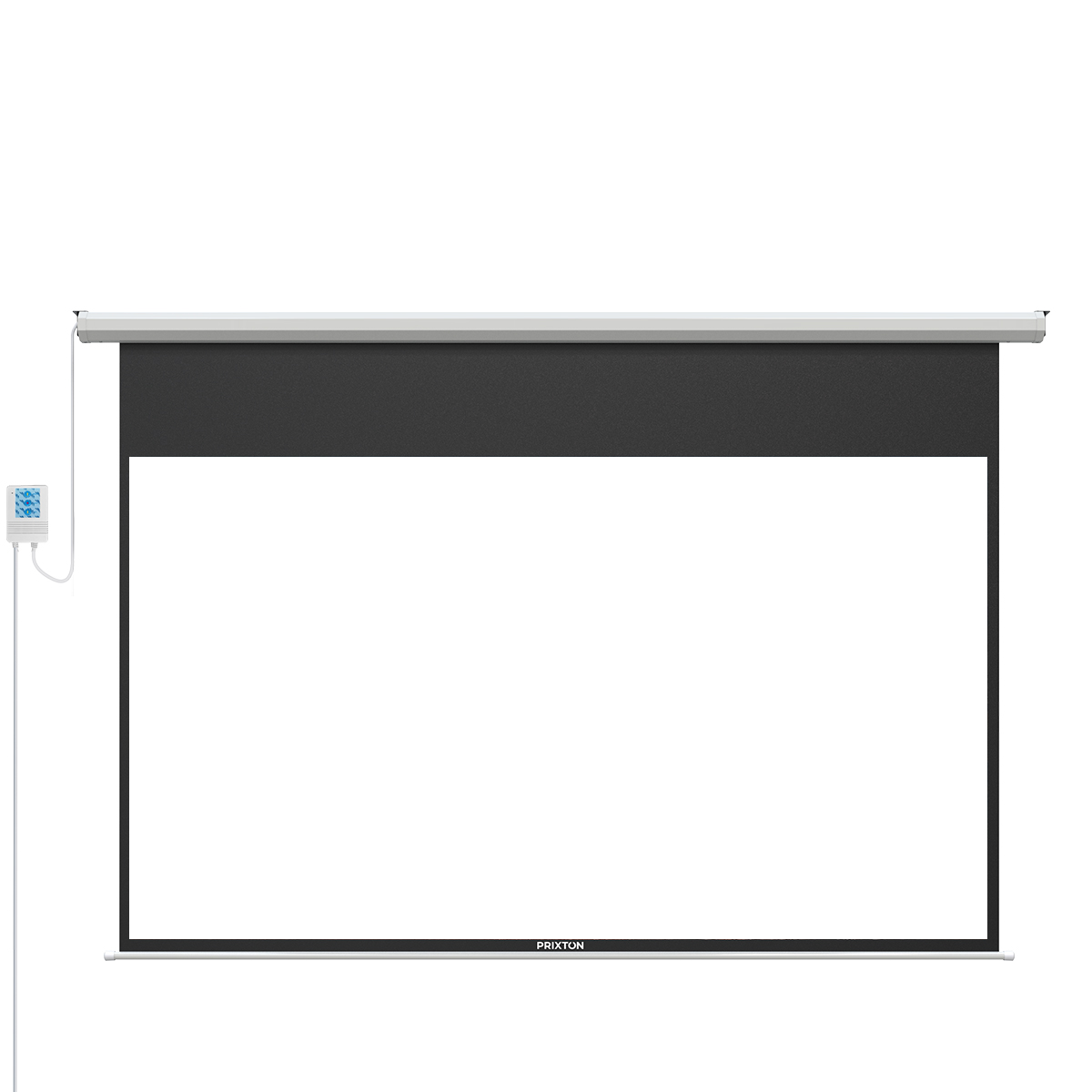 Una pantalla de proyector está bajada, con un control remoto en el lado izquierdo. La pantalla es blanca con borde y parte superior negros.