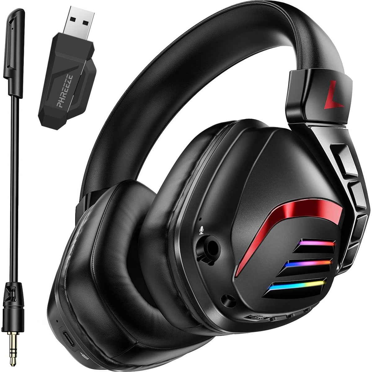 Zwarte gaming headset met rode accenten en RGB-verlichting, USB-dongle en afneembare microfoon.