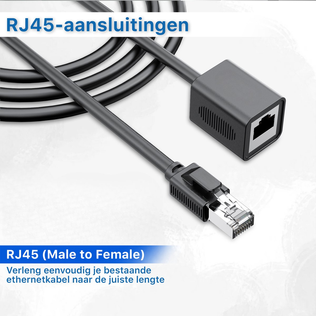 Een RJ45-kabel met mannelijke en vrouwelijke connectoren. De kabel is zwart en heeft een rechthoekige adapter aan het uiteinde.