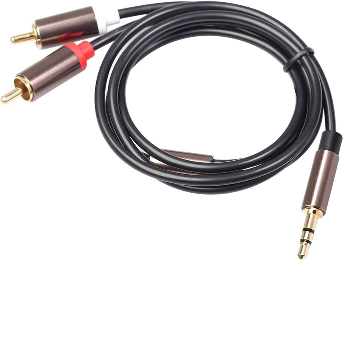 Zwarte audiokabel met gouden en rode connectoren en een 3,5 mm jack. De kabel is opgerold, met een witte achtergrond.