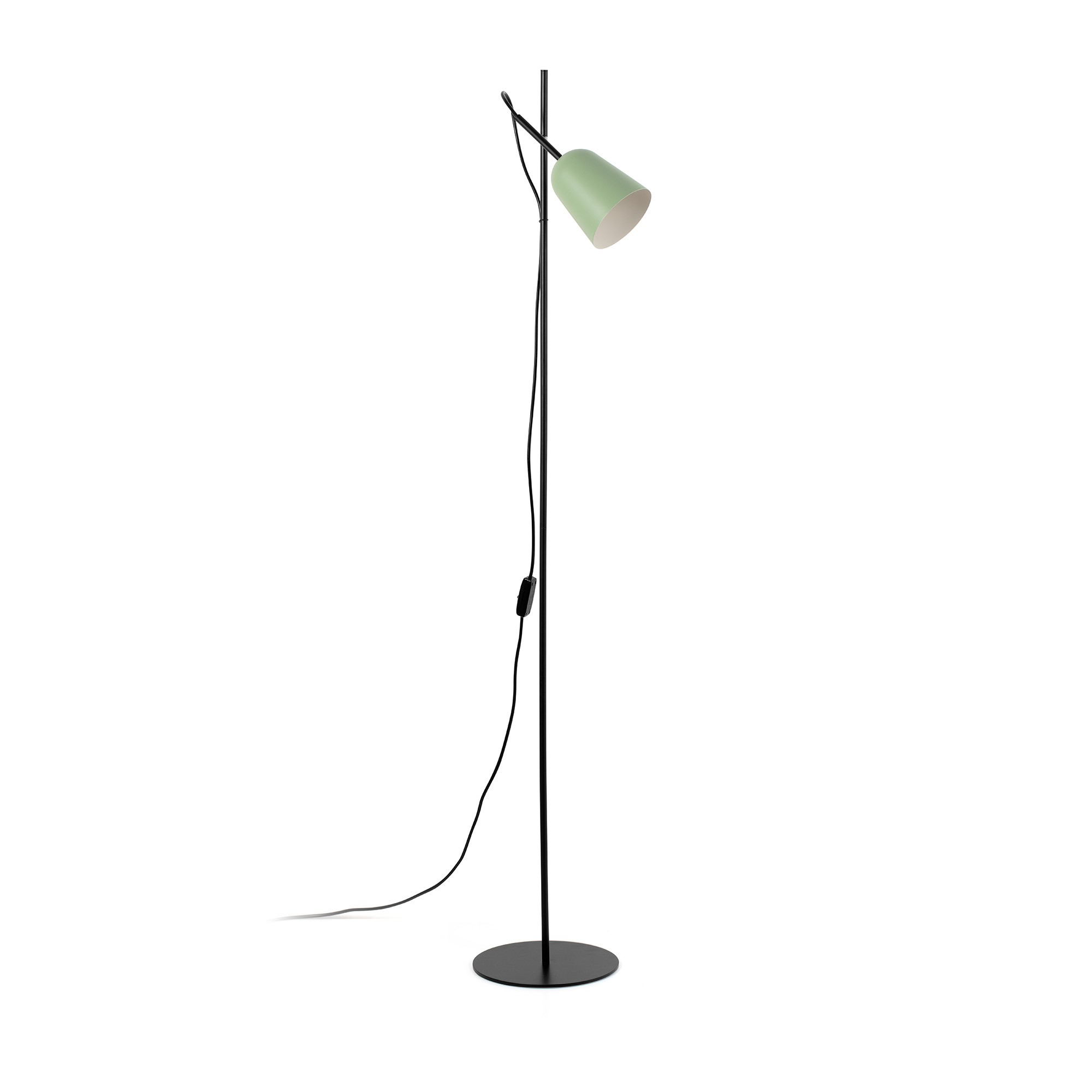 Una lampada da terra moderna con paralume verde, stelo nero e base circolare, su sfondo bianco.