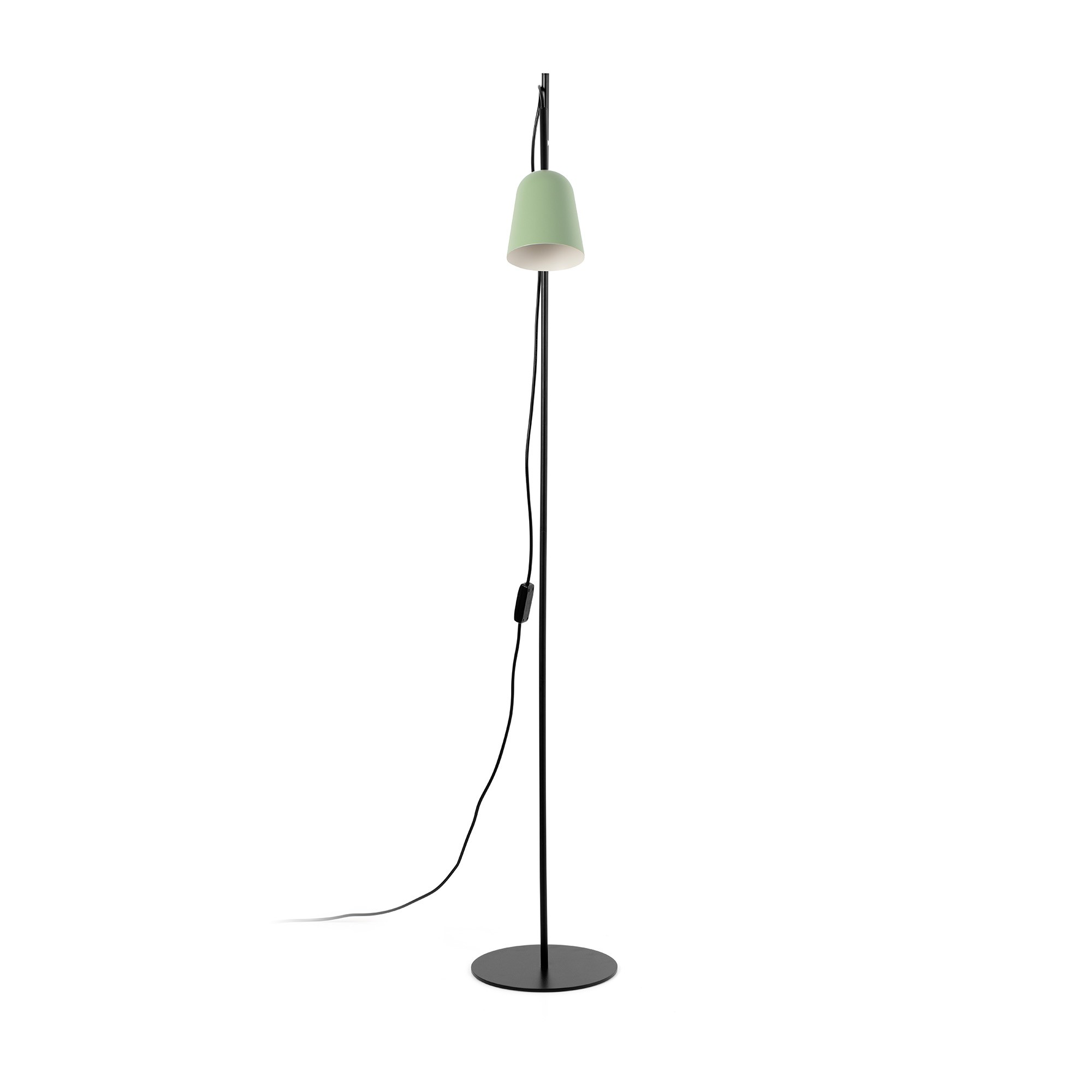 Una moderna lampada da terra con paralume verde chiaro, stelo e base neri, su sfondo bianco.