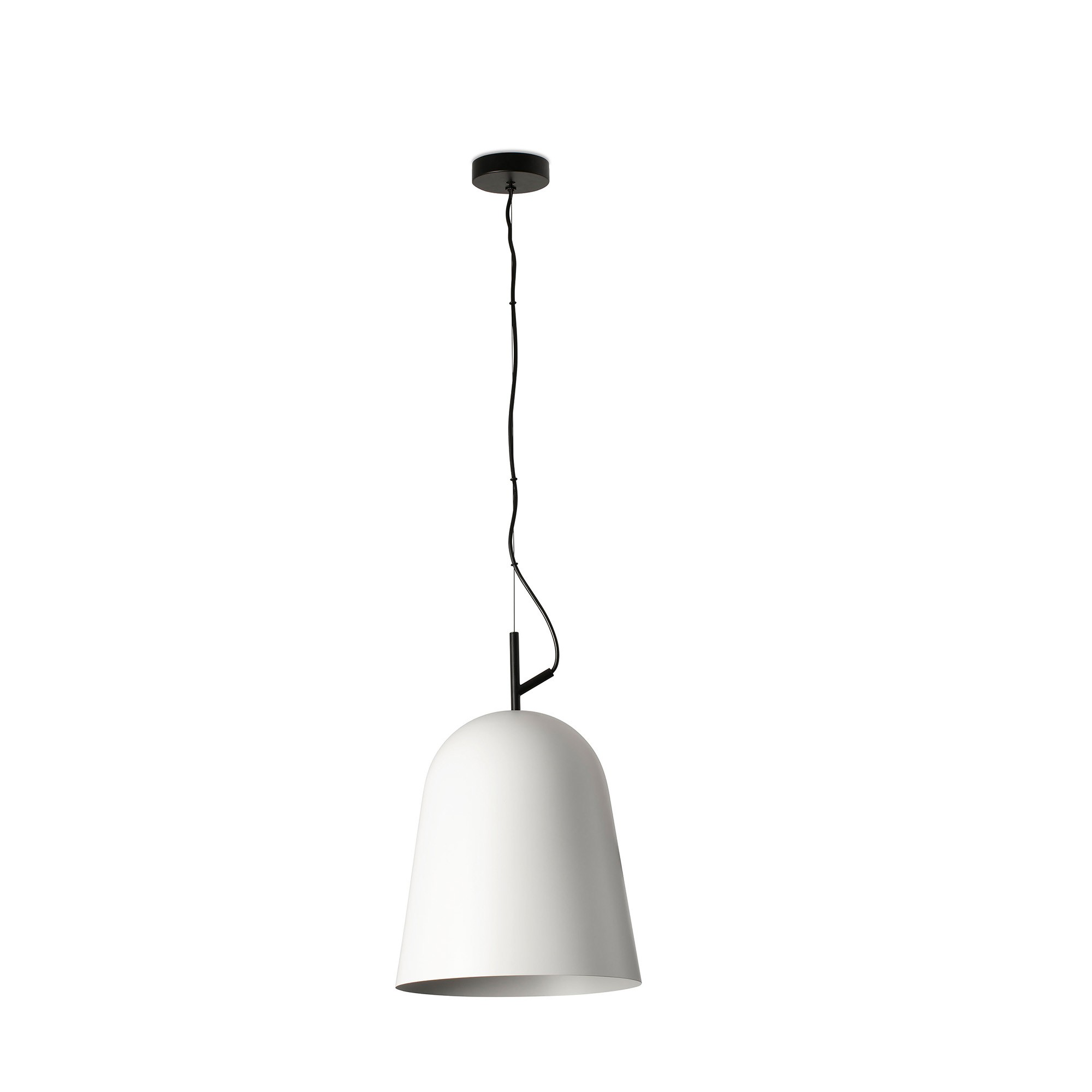 Una lampada a sospensione bianca con cavo nero e supporto a soffitto appesa su sfondo bianco. La lampada ha la forma di una campana.