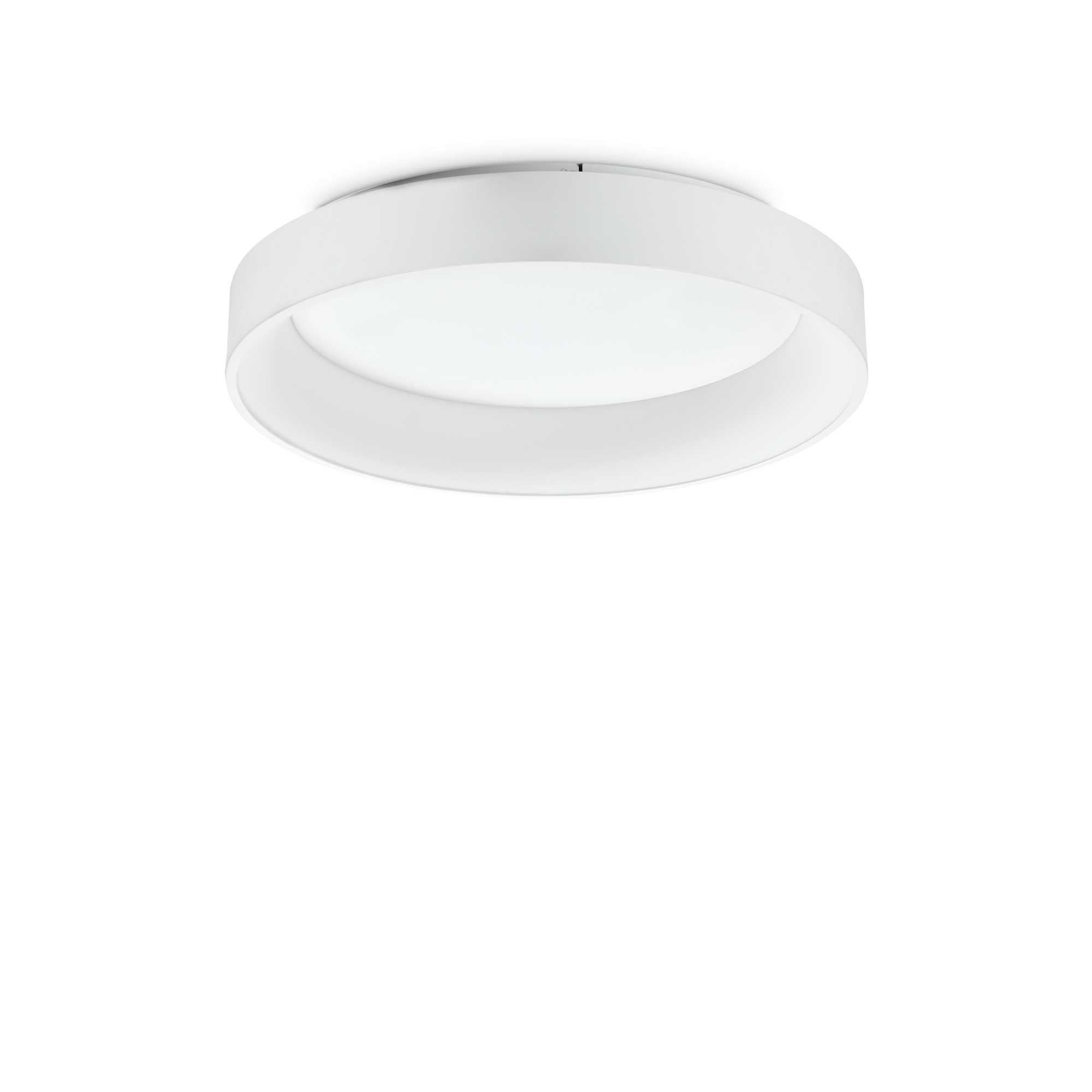 Una moderna plafoniera circolare bianca. La luce ha un anello spesso attorno a un centro incassato e luminoso.