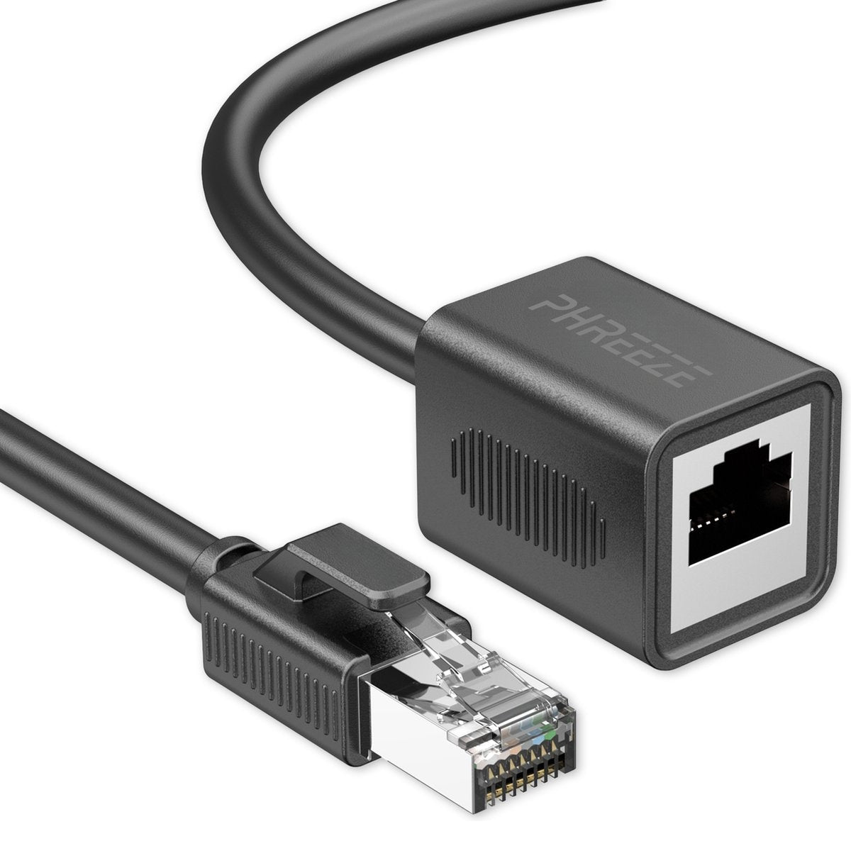 Een zwarte Ethernet-kabel met twee connectoren, één met het label 'PHREEZE'. De connectoren zijn rechthoekig met metalen pinnen.