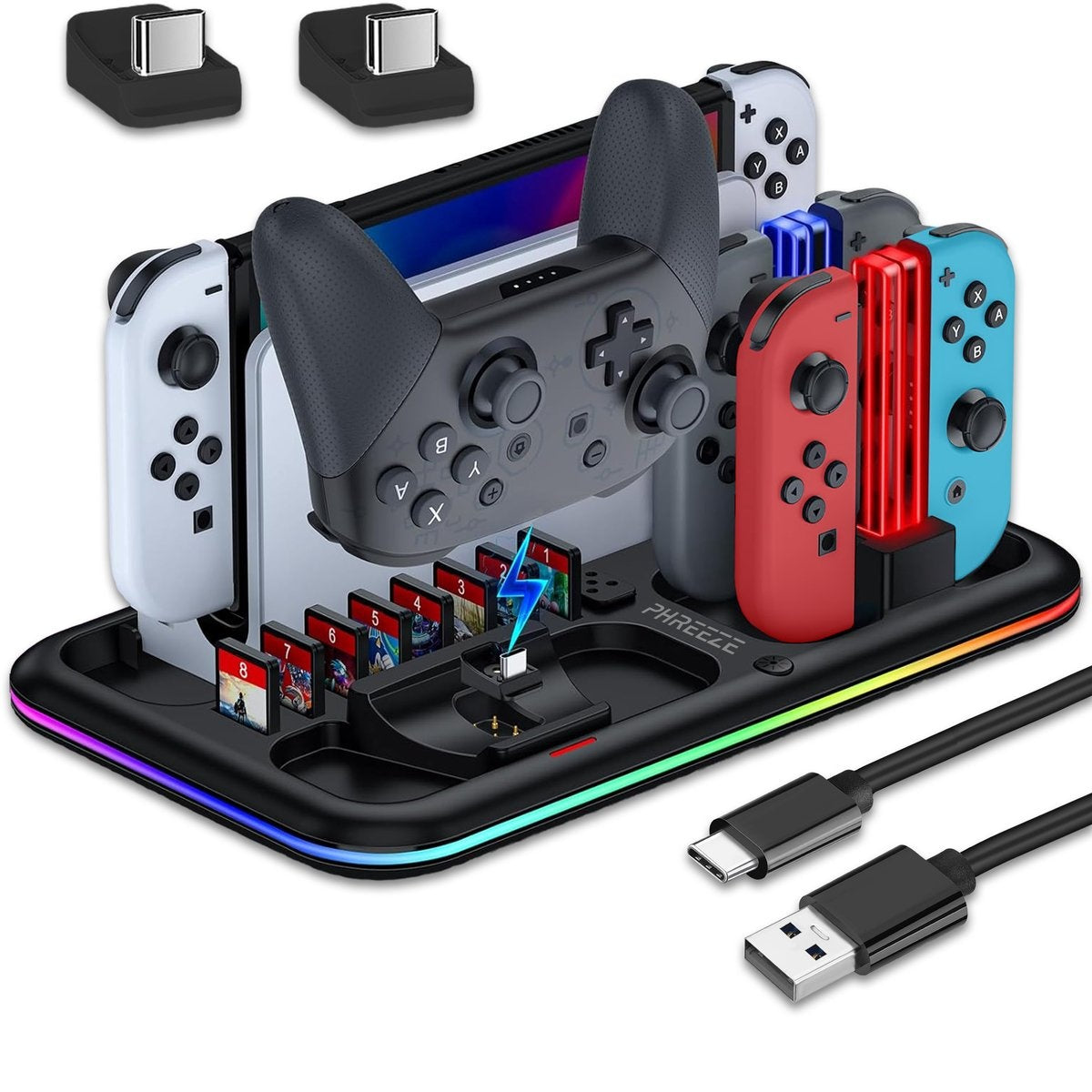 Oplaadstation voor gameconsoles met controllers, gamecartridges en kabels. Zwarte basis met RGB-verlichting en controllers in verschillende kleuren.