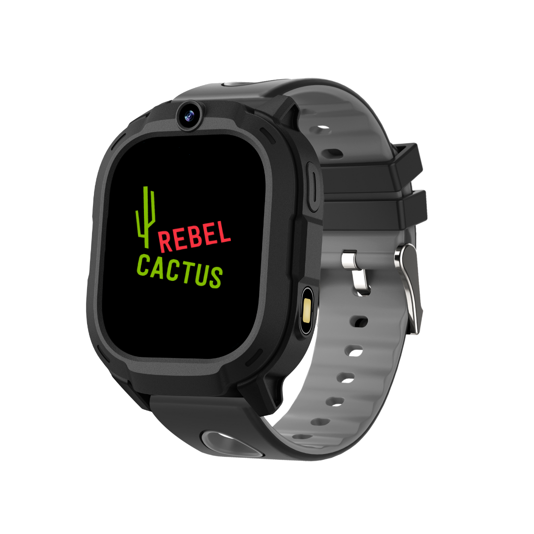 Un reloj inteligente negro con correa gris. La pantalla muestra 'REBEL CACTUS' con un logo de cactus.