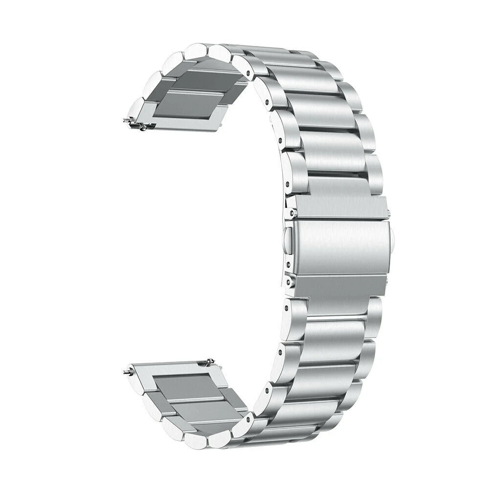 Ein silbernes Metallarmband liegt auf weißem Grund. Es ist segmentiert und zeigt eine Schließe und mehrere rechteckige Glieder.