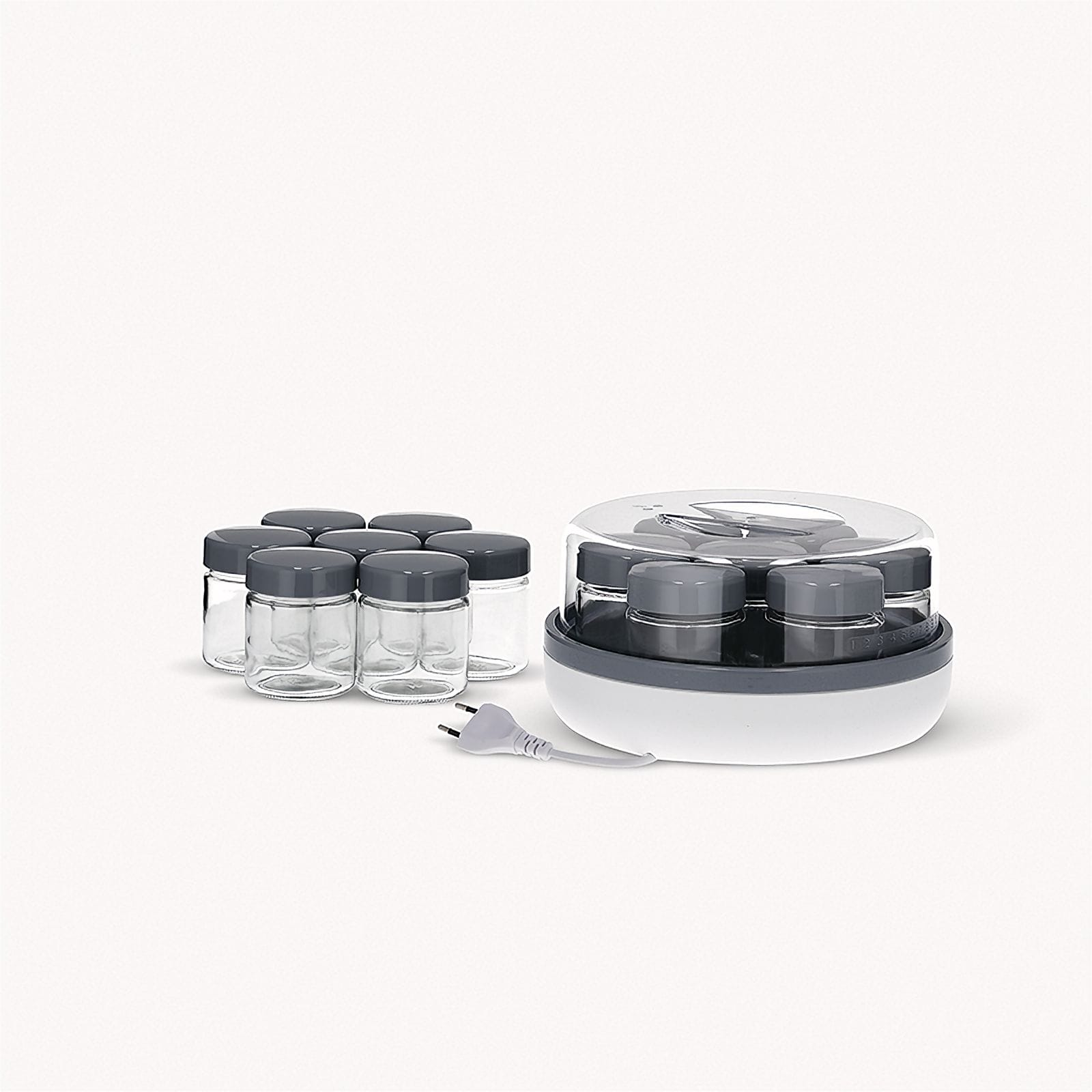 Un fabricante de alimentos para bebés con frascos y un cable de alimentación. Los frascos son transparentes con tapas grises. La base es blanca y gris.