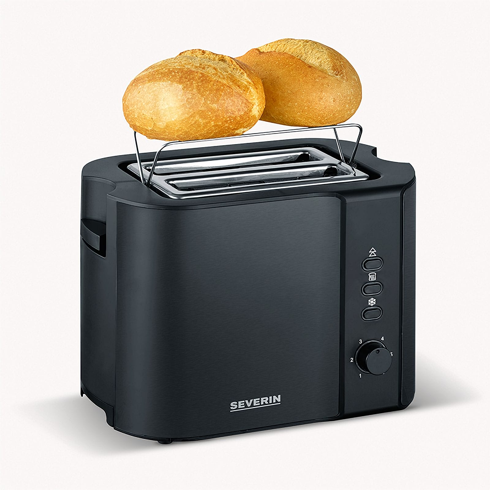 Ein schwarzer Toaster mit zwei goldenen Brötchen. Es hat einen Drehknopf und Tasten für verschiedene Einstellungen. Die Marke ist Severin.