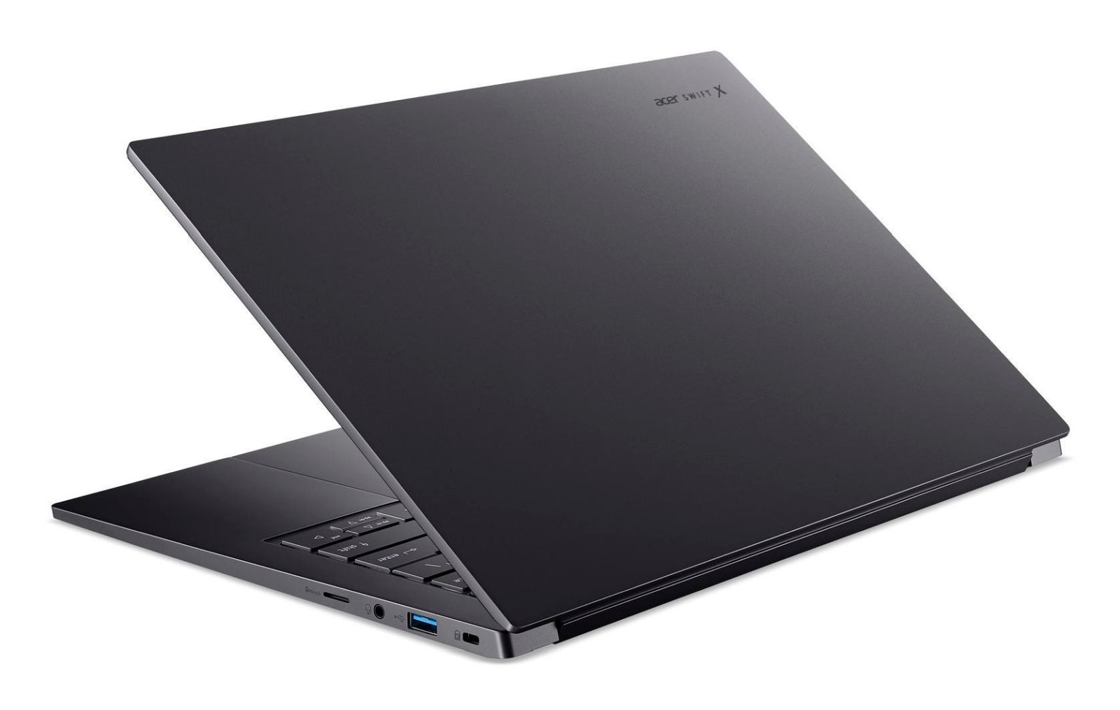 Ciemnoszary laptop Acer Swift X jest otwarty, pokazując klawiaturę i ekran. Laptop znajduje się na białym tle.