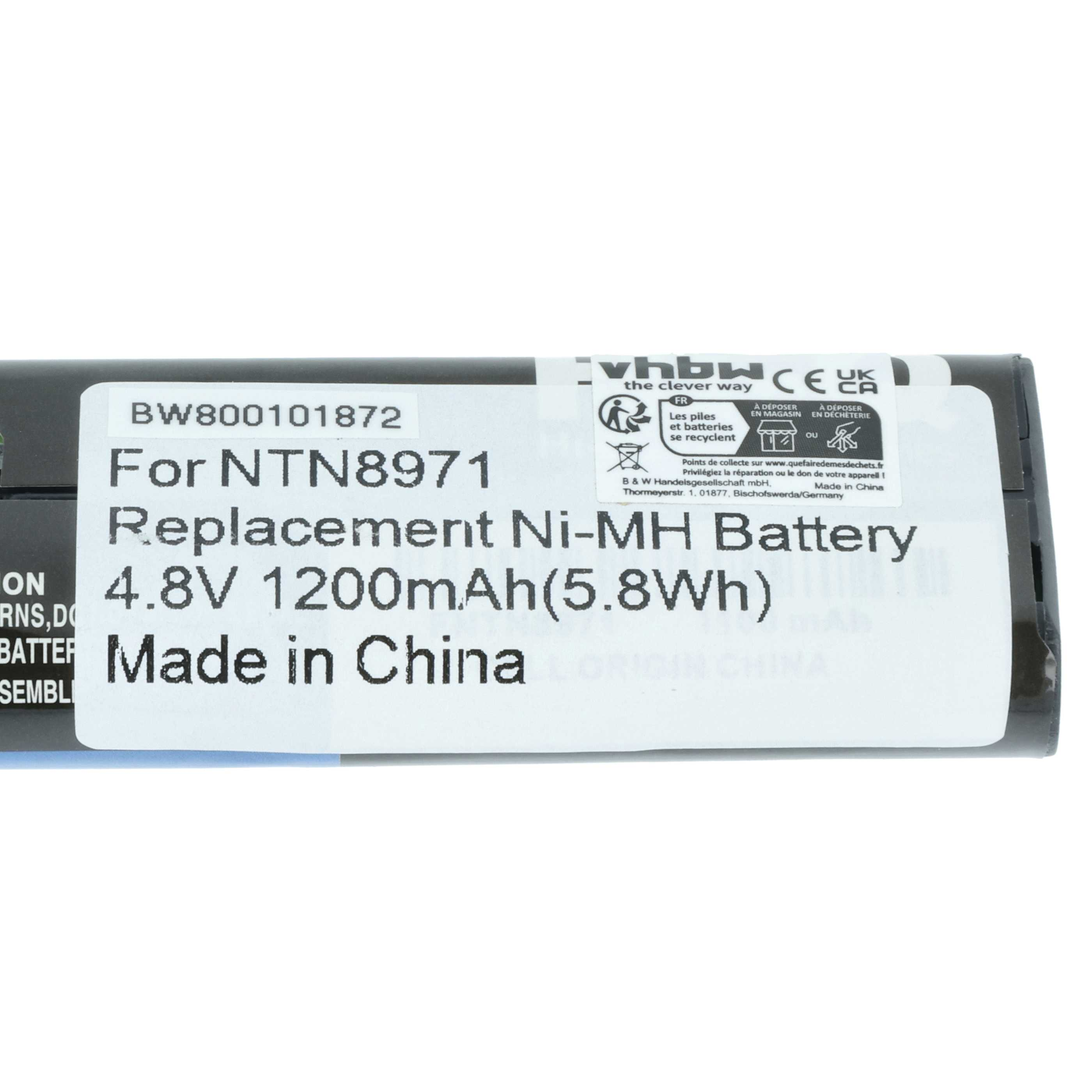 Eine Batterie mit weißem Etikett. Auf dem Etikett steht 'Replacement Ni-MH Battery', 'Made in China' und Recyclingsymbole.